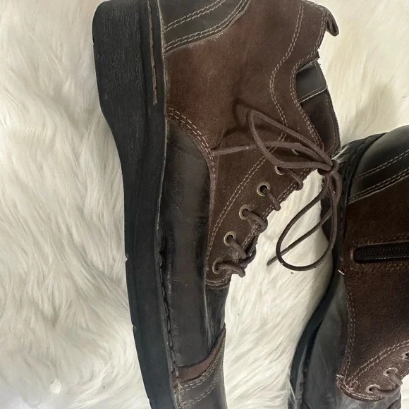 Clarks Brown Leather Sz 7 boots - Picture 2 of 5